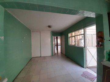 CASA EN VENTA, A PIE DE CALLE