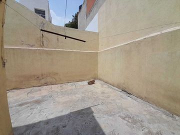 CASA EN VENTA, A PIE DE CALLE
