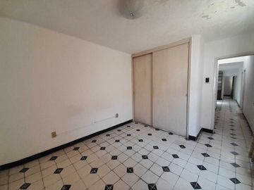 CASA EN VENTA, A PIE DE CALLE