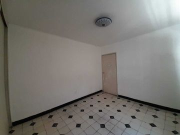 CASA EN VENTA, A PIE DE CALLE