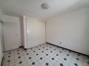 CASA EN VENTA, A PIE DE CALLE