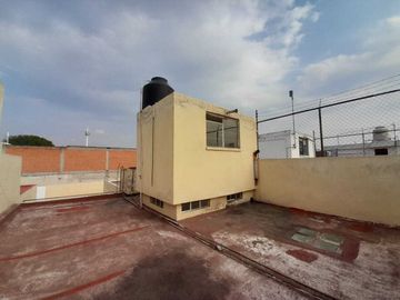 CASA EN VENTA, A PIE DE CALLE