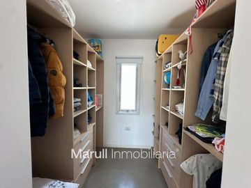 Venta Casa 4 dormitorios con piscina en Tejas del sur impecable