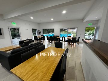 Departamento de 3 ambientes en Venta, con vista al lago central y pileta y amenities. ESCRITURADO.