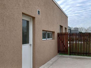 CASA A LA VENTA,  3 DORMITORIOS EN UNA PLANTA BARRIO CERRADO SAN PABLO