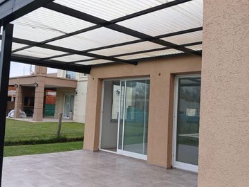 CASA A LA VENTA,  3 DORMITORIOS EN UNA PLANTA BARRIO CERRADO SAN PABLO