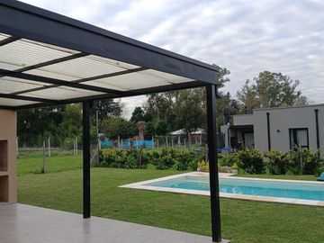 CASA A LA VENTA,  3 DORMITORIOS EN UNA PLANTA BARRIO CERRADO SAN PABLO