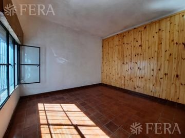 Venta de PH 4 ambientes con patio en Don Bosco