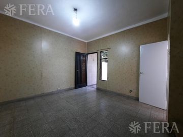 Venta de PH 4 ambientes con patio en Don Bosco