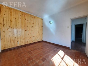 Venta de PH 4 ambientes con patio en Don Bosco