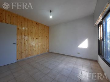 Venta de PH 4 ambientes con patio en Don Bosco