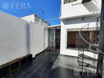 Venta de PH 4 ambientes con patio en Don Bosco