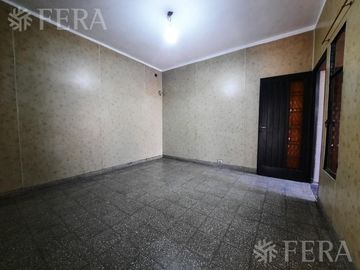 Venta de PH 4 ambientes con patio en Don Bosco