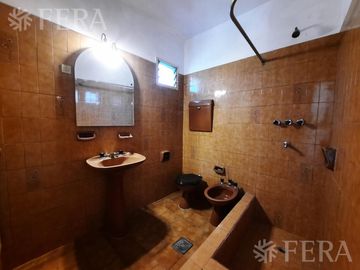 Venta de PH 4 ambientes con patio en Don Bosco