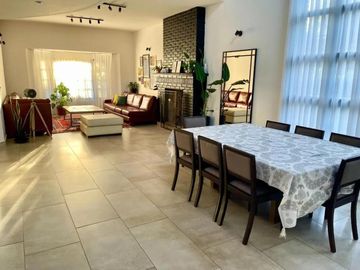 Casa en venta - 4 Dormitorios 4 Baños - Esteban Echeverría