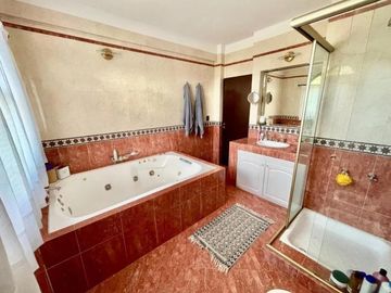 Casa en venta - 4 Dormitorios 4 Baños - Esteban Echeverría