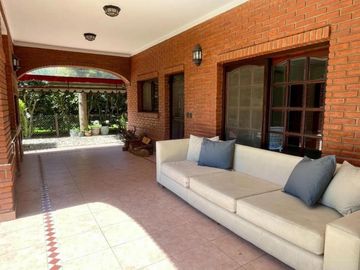 Casa en venta - 4 Dormitorios 4 Baños - Esteban Echeverría