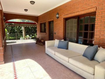 Casa en venta - 4 Dormitorios 4 Baños - Esteban Echeverría
