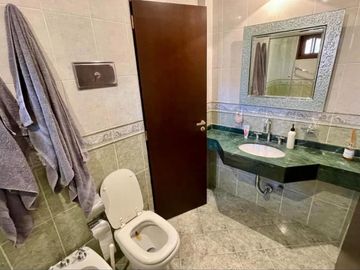 Casa en venta - 4 Dormitorios 4 Baños - Esteban Echeverría