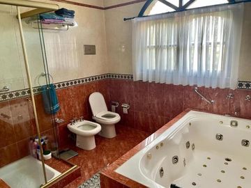 Casa en venta - 4 Dormitorios 4 Baños - Esteban Echeverría