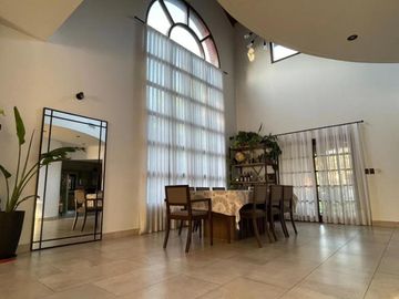 Casa en venta - 4 Dormitorios 4 Baños - Esteban Echeverría