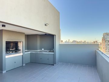 Monoambiente a estrenar en Colegiales – Contrafrente, orientación este y amenities