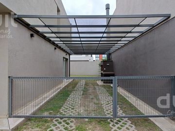 Casa en Venta en La Calandria! Unica en su estilo!