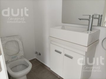 Casa en Venta en La Calandria! Unica en su estilo!