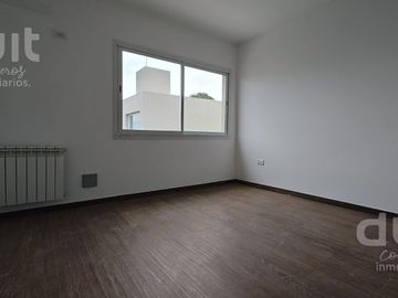 Casa en Venta en La Calandria! Unica en su estilo!