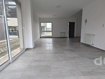 Casa en Venta en La Calandria! Unica en su estilo!