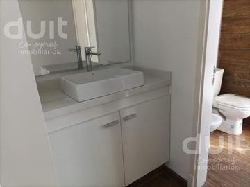 Casa en Venta en La Calandria! Unica en su estilo!