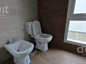 Casa en Venta en La Calandria! Unica en su estilo!