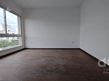 Casa en Venta en La Calandria! Unica en su estilo!
