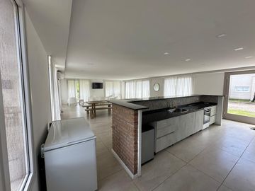 Venta 4 ambientes, amenities, Saravi Village ( a Estrenar)