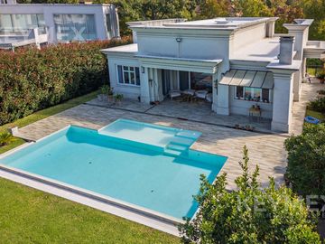 Venta casa 4 ambientes en La Martinica
