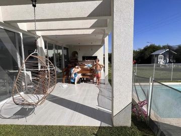 Casa Los Castaños 4 Ambientes con pileta