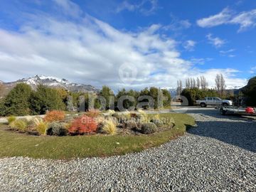 Importante Casa moderna de una planta en Arelauquen con Vistas a la montaña