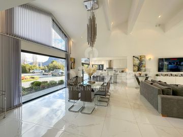 Importante Casa moderna de una planta en Arelauquen con Vistas a la montaña