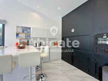 Importante Casa moderna de una planta en Arelauquen con Vistas a la montaña