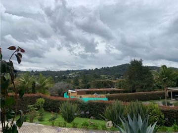 Venta de Hermosa Casa en Alto del Escobero Unidad Cerrada