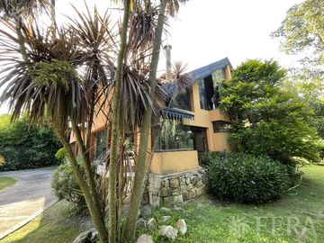 Venta de casa 5 ambientes en Country El Paraíso Guernica