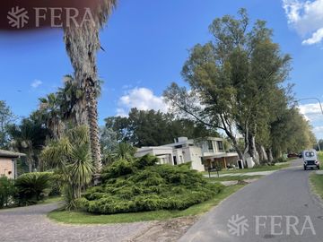 Venta de casa 5 ambientes en Country El Paraíso Guernica