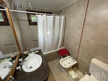 Venta de casa 5 ambientes en Country El Paraíso Guernica