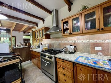 Venta de casa 5 ambientes en Country El Paraíso Guernica