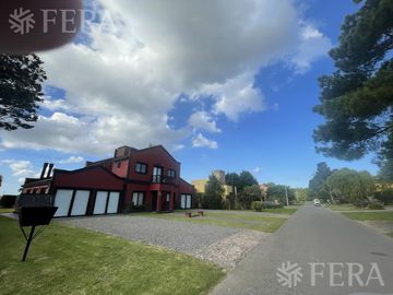 Venta de casa 5 ambientes en Country El Paraíso Guernica