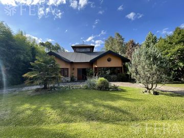 Venta de casa 5 ambientes en Country El Paraíso Guernica