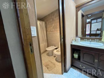 Venta de casa 5 ambientes en Country El Paraíso Guernica