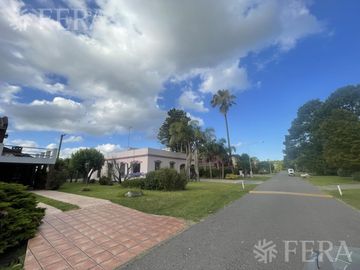 Venta de casa 5 ambientes en Country El Paraíso Guernica