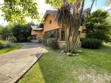 Venta de casa 5 ambientes en Country El Paraíso Guernica