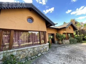 Venta de casa 5 ambientes en Country El Paraíso Guernica